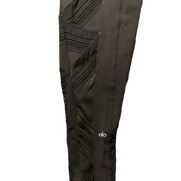 Alo Yoga Mesh High-Rise Leggings - Picture 3 of 10